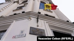 După ce autoritățile au anunțat că vor să adopte o lege care să prevadă evaluarea extraordinară a integrității etice și financiare a tuturor judecătorilor CSJ, 20 din cei 25 de magistrați acestei instanțe au depus cereri de demisie.