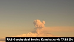 У ніч проти 17 квітня у найвіддаленішому регіоні Індонезії відбулось виверження вулкана