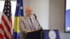 Ambasadori amerikan në Prishtinë, Jeffrey Hovenier. 