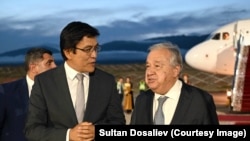 Министрлер кабинетинин төрагасынын орун басары Эдил Байсалов БУУнун баш катчысын "Манас" аэропортунда тосуп алды. 2-июль.