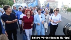 A DK is megjelent a Várkert Bazárnál