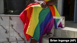 Transrodna žena iz Ugande Priti Piter koja je pobegla iz zemlje 2019. godine, pozira u u sigurnoj kući u kojoj sada živi u Najrobiju, glavnom gradu susedne Kenije