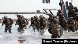 Így váltak a D-napi megemlékezések geopolitikai állásfoglalássá az évek során