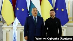 سفر ویکتور اوربان (چپ) به کی‌یف از این نظر که او منتقد آشکار کمک‌های نظامی غرب و ناتو به اوکراین بوده، مورد توجه قرار گرفته است