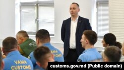 Funcționari din cadrul Aparatului central și Birourilor vamale participă la activități de instruire dedicate pre-pilotării schimbului automat de informații prin intermediul SEED+, mai 2024.