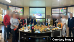 Elmax уюштурган кезектеги кечелердин биринен тартылган сүрөт