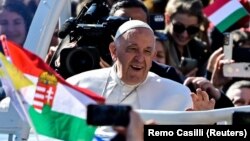 Папа Франциск по време на посещението си в Унгария.