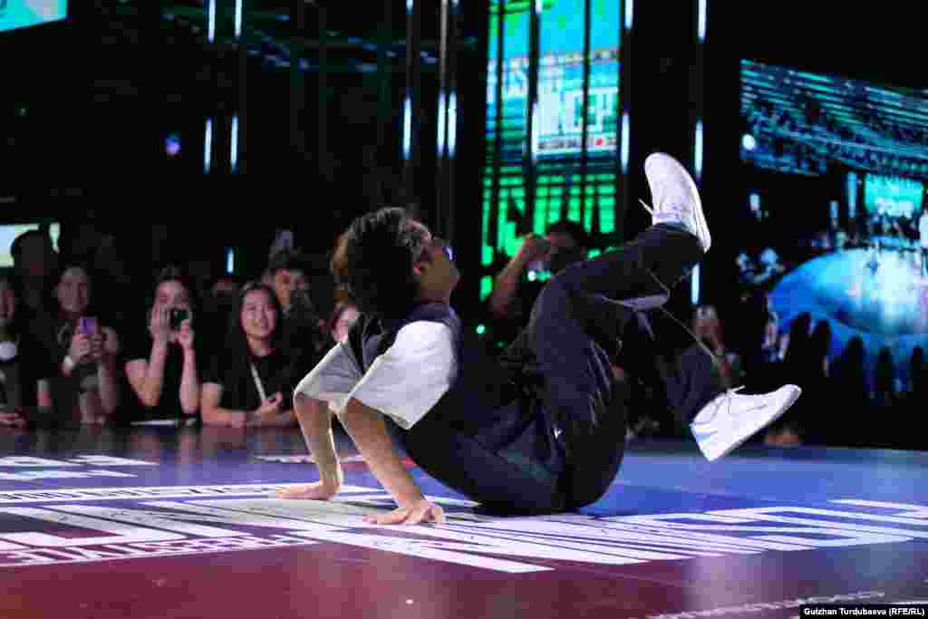 Мелдешке 10 жаштан 35 жашка чейинки бийчилер катышты.&nbsp;