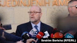 Ambasadori amerikan në Kosovë, Jeffrey Hovenier.