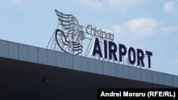 Poliția de frontieră a anunțat pe 15 mai că a contracarat noi tentative de contrabandă cu valută la Aeroportul Internațional Chișinău.