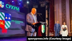 27 сентября Аслан Бжания поздравил народ Абхазии с днем освобождения столицы