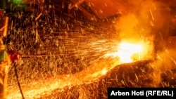 Zjarri nga furra që djeg nikelin në Ferronikel.