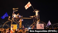 Gruzijci 'marširaju za Evropu' protiv 'zakona o stranim agentima u ruskom stilu'