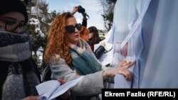 Fjolla Vokshi, gjatë protestës.