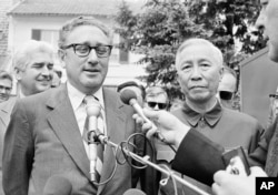 Генри Киссенджер и вьетнамский политик Ле Дык Тхо