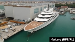 "Шехерезада" в порту Каррары, Италия. 24 января 2024 года