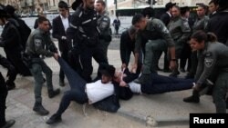 Ultraortodoksni Jevreji protestuju protiv pokušaja promjene vladine politike koja im daje izuzeće od služenja vojnog roka, u Jerusalimu, 26. februara 2024.