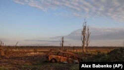 Сили РФ поцілили дроном по автомобілю, який рухався між селищами Степногірськ та Приморське.