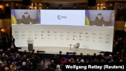 Presidenti ukrainas, Volodymyr Zelensky, gjatë adresimit përmes video-lidhjes në Konferencës e Sigurisë të Mynihut. 17 shkurt 2023. 