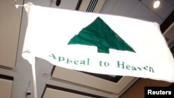 Zastava "Žalba nebu", simbol američkog otpora tokom Revolucionarnog rata, usvojili su ekstremno desničarski i hrišćanski nacionalistički pokreti.