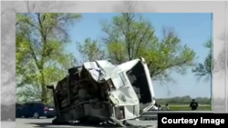 Скриншот из видео о ДТП на дороге в аэропорт «Манас».