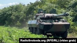 Морпіхи 37-ї ОБрМП на французькому колісному танку AMX-10RC на півдні Донеччини