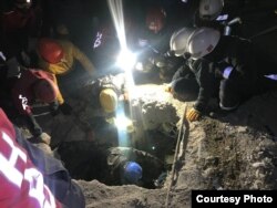 Спасатель Серик Дамен и его коллеги, участвовавшие в ликвидации последствий землетрясения в Турции в феврале 2023 года