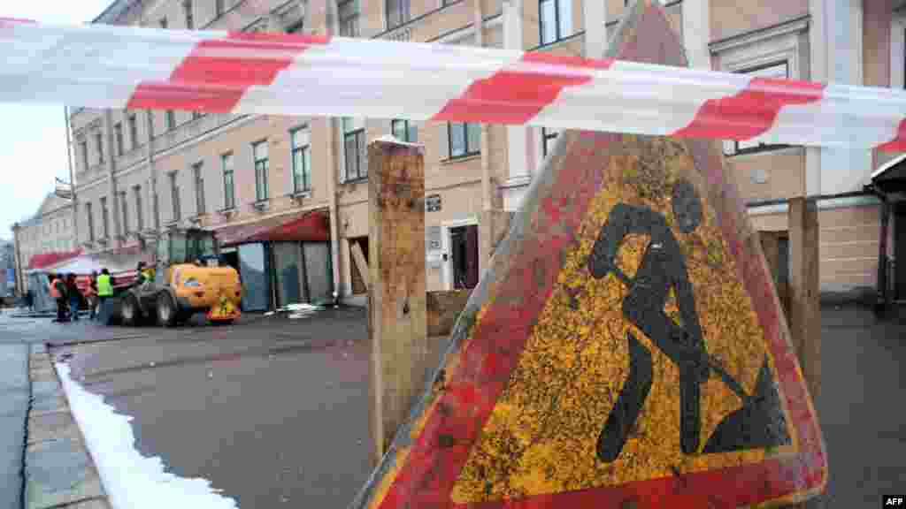 A TASZSZ orosz állami hírügynökség jelentése szerint a robbanószerkezet több mint kétszáz gramm TNT-t tartalmazott