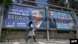 Предвыборные плакаты основных претендентов на пост президента