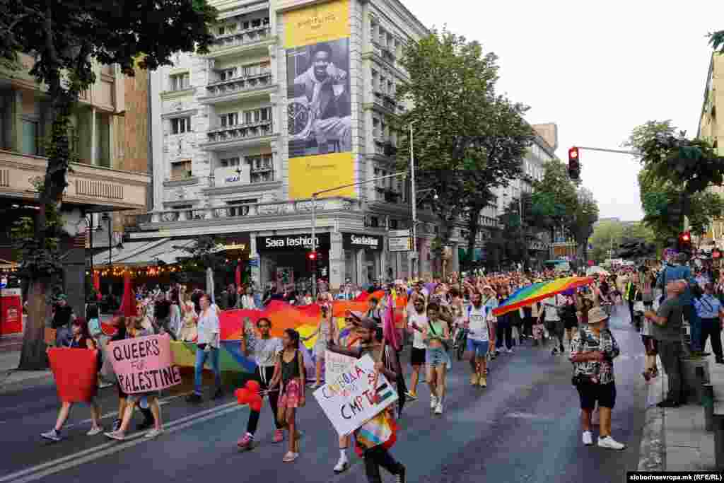 &quot;Sloboda ili smrt&quot;, &quot;Kvirovi za Palestinu&quot; samo su neki od transparenata koji su se mogli vidjeti na ovogodišnjoj Paradi.