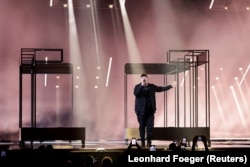 Представник Німеччини Ісаак на репетиції перед фіналом пісенного конкурсу «Євробачення-2024» у Мальме, Швеція, 10 травня 2024 року.