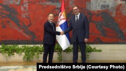 Predsednik Srbije Aleksandar Vučić sa novoimenovanim ambasadorom Kine u Beogradu Li Mingom, 2. oktobar 2023. 