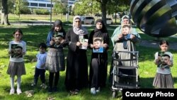 Члены семьи Низомиддина Насриддинова организовали пикет восзе офиса ООН в Бонне. 8 сентября 2023 г.