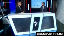 Рубен Рубинян (справа) дает интервью Азатутюн ТВ. 28 июня 2023 г.