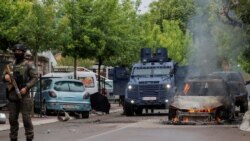 Policia përleshet me protestuesit në Zveçan