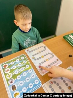 У «Задзеркаллі» є напрями логопедії, дефектології, психології, ABA-терапії та сенсорного розвитку