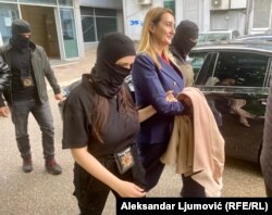 Privođenje direktorice Agencije za sprečavanje korupcije Jelene Perović u Specijalno policijsko odjeljenje, Podgorica 17. aprila 2024.