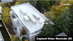 Clădirea de pe Bulevardul Aviatorilor nr. 86 este în plin proces de consolidare și reamenajare. Investiția e făcută cu bani din fondurile proprii ale Regiei Autonome Administrația Patrimoniului Protocolului de Stat.