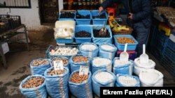 Produkte në një treg të Prishtinës - Fotografi ilustruese. 