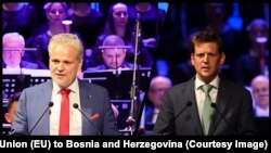 Šef Delegacije Evropske unije (EU) i specijalni predstavnik EU u BiH, Johann Sattler (lijevo), i otpravnik poslova Diplomatske misije Belgije u BiH, Benjamin Sturtewagen. 