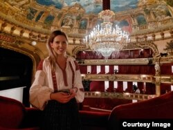 De când se află în Belgia, Victoria și-a descoperit pasiunea pentru cusut ii. 