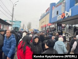 Аламүдүн базарынын сатуучулары. 1-декабрь, 2023-жыл.