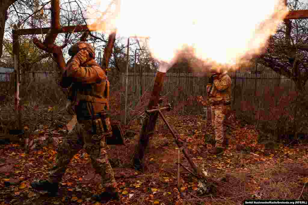 &laquo;Мені подобається завжди в донесеннях, а військові завжди роблять донесення будь-якого рівня. І пишеться, що ситуація на Авдіївці складна, але контрольована. Тут ворог залучив декілька підрозділів, стягнув резерви, вони готувалися, ми знали про те, що вони готуються. І вони пішли з декількох напрямів. І все виглядало гарно, як по книжці, але реалізовано так, що на цей момент їм цього зробити не вдалось. Зрозуміло, що локальні успіхи&nbsp;є завжди, тому що використавши таку кількість техніки й&nbsp;&nbsp;такий людський резерв, фактично знищивши його, неможливо не досягти певних успіхів. На цей момент&nbsp;вони не можуть продовжувати так само активно просуватися, як до цього. Вони змінили абсолютно тактику, до атаки малими піхотними групами. Це від трьох до п&#39;ятнадцяти осіб, але не більше. Чому? Тому що техніка була їхня знищена фактично протягом перших 10 днів штурмів, і зараз їхні спроможності значно&nbsp;зменшились&raquo;,&nbsp;&ndash; ділиться думками боєць ЗСУ Макс. 