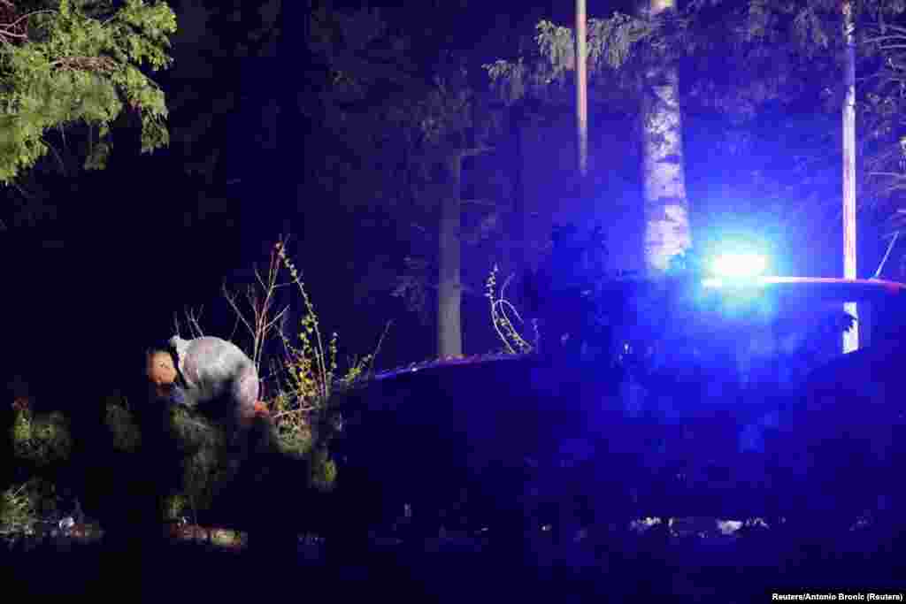 Të shtënat në Mlladenovc ndodhën një ditë pas vrasjeve në një shkollë fillore të Beogradit, ku një 13-vjeçar vrau tetë nxënës dhe një roje sigure, si dhe plagosi shtatë nxënës dhe një mësimdhënëse.