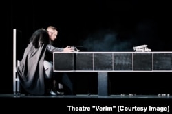 Едуард Парнет у ролі Маршала