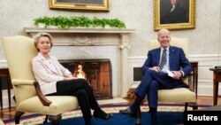 Председателят на Европейската комисия Урсула фон дер Лайен и американският президент Джо Байдън