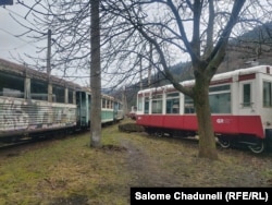 ბორჯომ-ბაკურიანის რკინიგზის ეზო. ამ ადგილს "კუკუშკის" სახლსაც უწოდებენ.