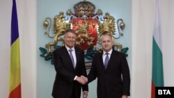 Клаус Йоханис пристигна на посещение в София по покана на своя колега Румен Радев
