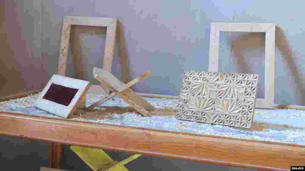 Dizajn nuristanskog stila obrade drveta društveno je simboličan i često se koristi da signalizira ili označava djela hrabrosti, posebno u lovu i gozbama.