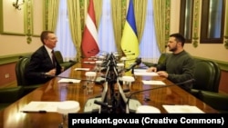 Одна з попередніх зустрічей Володимира Зеленського та Едгарса Ринкевичса, Київ, листопад 2023 року